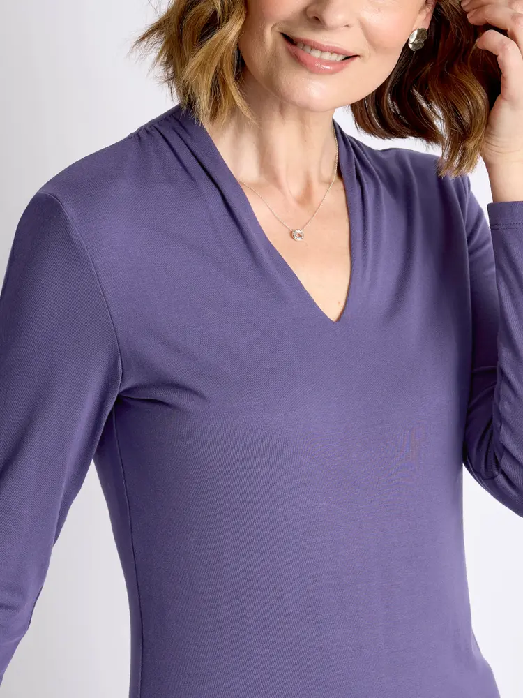 Edles Shirt mit V-Ausschnitt